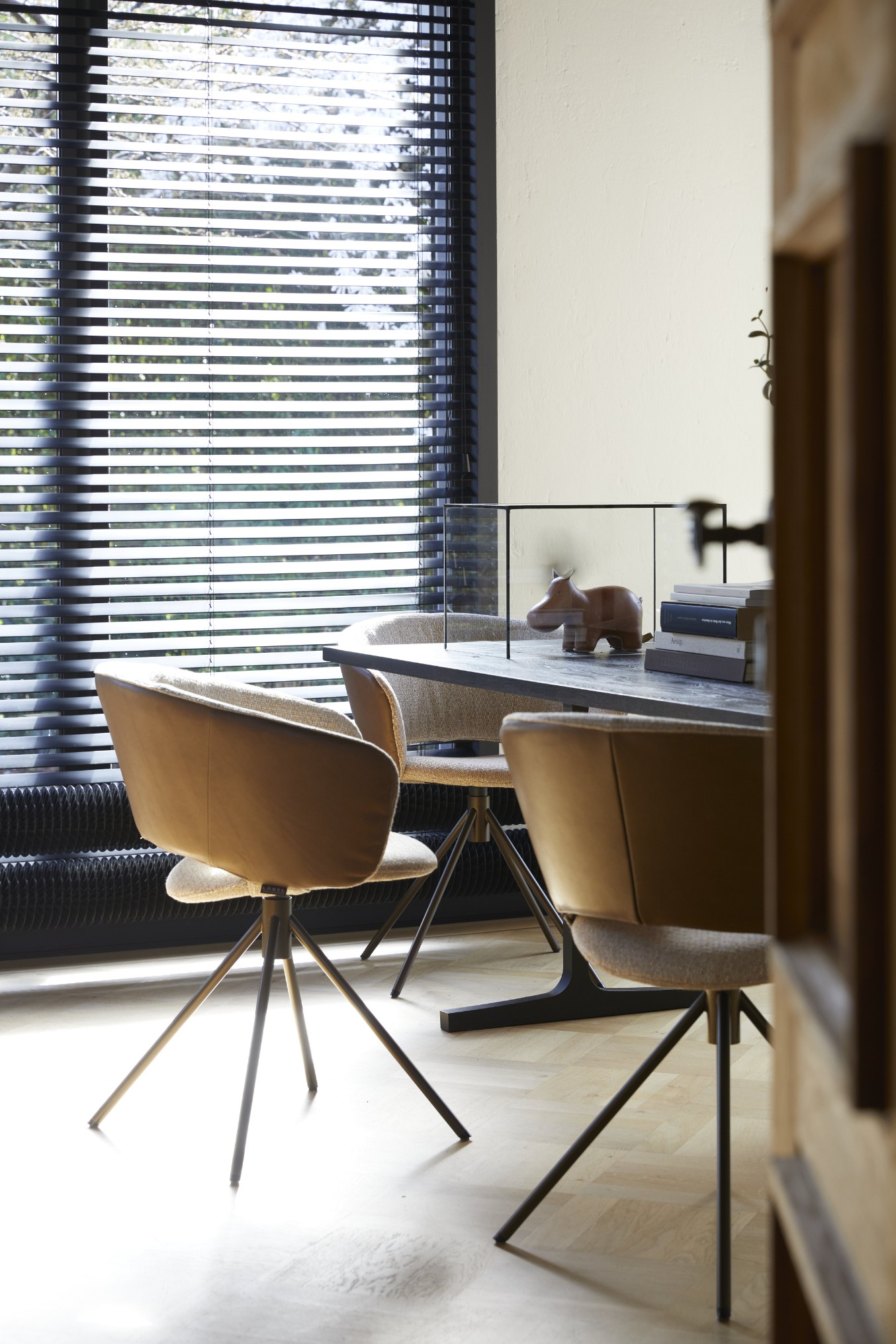 LABEL Vandenberg- Lola - Dining Chair -Atmosphere_1
