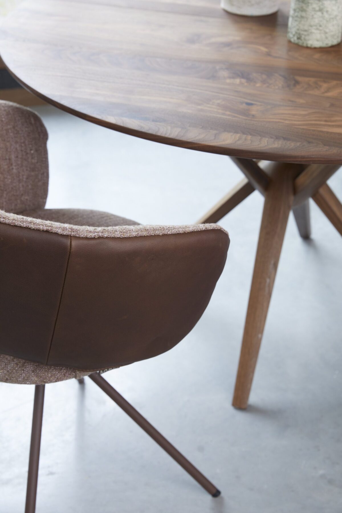 LABEL Vandenberg- Lola - Dining Chair - Detail -Atmosphere_1